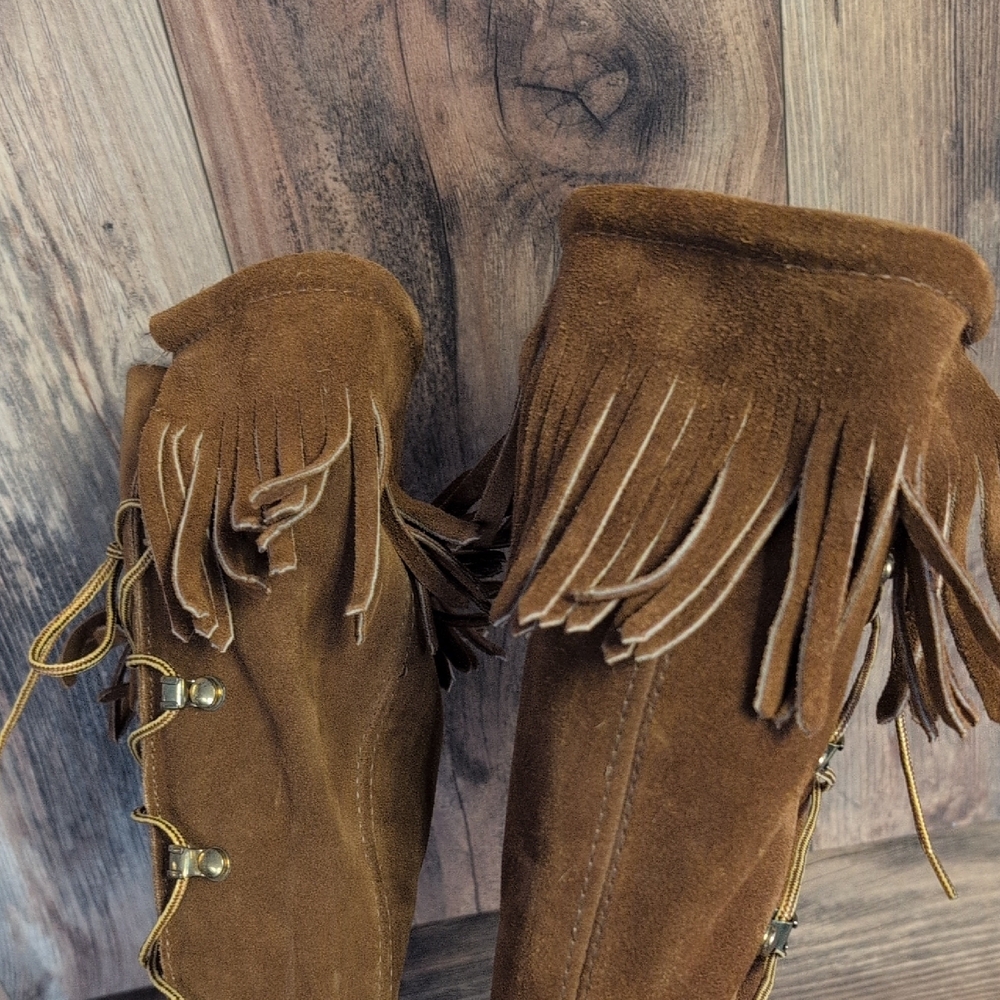 Minnetonka Moccasin Boots 1960s-70s Vintage Suede Side Lace-Up Fringe Boots 8 - Picture 10 of 11
